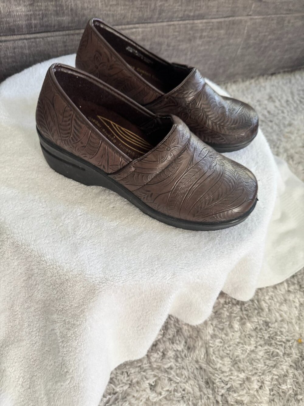 Brand New Easy Works Lyndee Clogs – Women’s 9.5 Wide – Brown